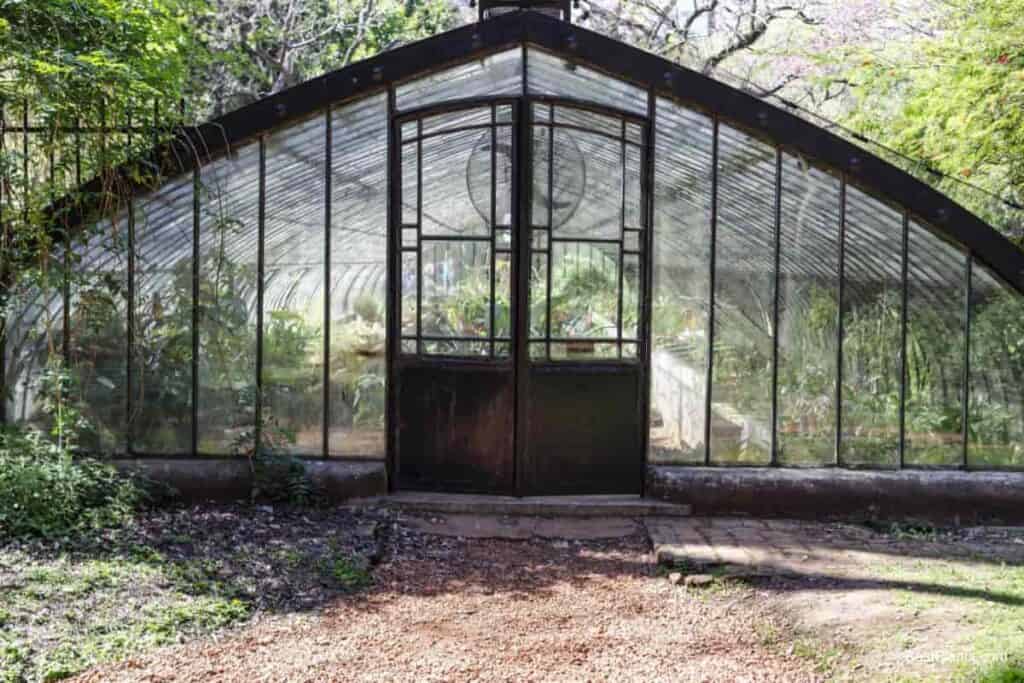 build a pit greenhouse